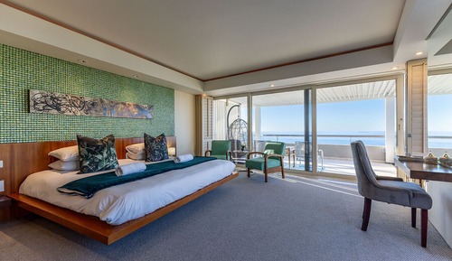 Deluxe Suite with Sea View 4