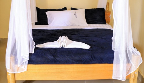 Basic Single Room, Private Bathroom, Garden View