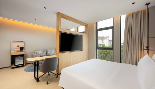 Suite, 1 King Bed