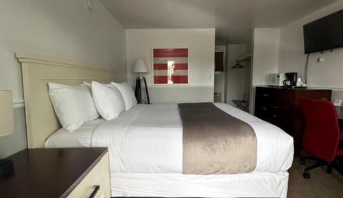 Basic Room, 1 King Bed, Non Smoking