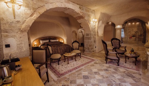 Senior Suite (Caves)