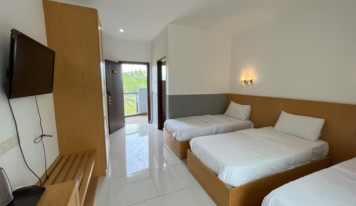 Deluxe Triple Room, Garden View