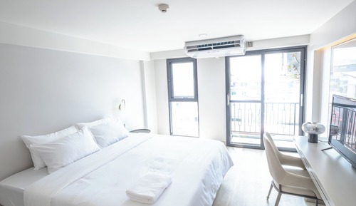 Senior Room, City View