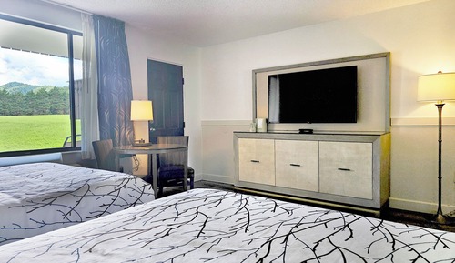 Premium Room, 2 Queen Beds, Balcony, Mountain View