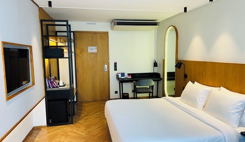 Superior Room, 1 King Bed