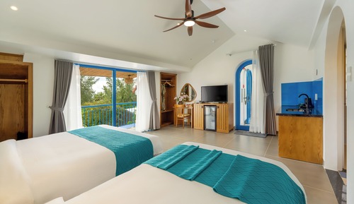 Superior Triple Room, Balcony, Partial Ocean View