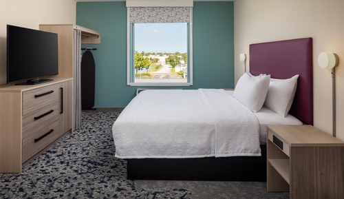 Suite, 1 King Bed, Bathtub