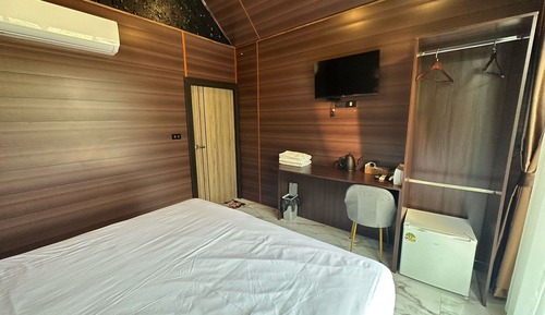 Double Bed Room (No. 881)