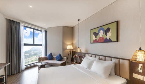 Studio, 1 King Bed, Beach View
