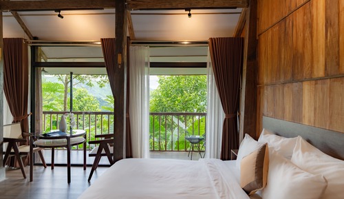 Suite, Lake View