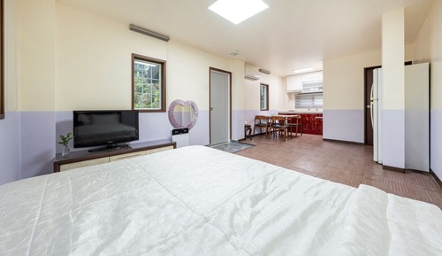 Basic Room, 1 Bedroom (Obsidian (Dog-friendly / Private BBQ))