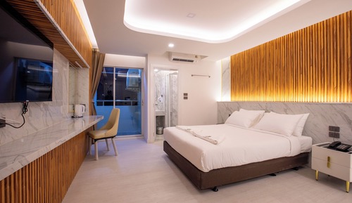 Standard Double with Bathtub