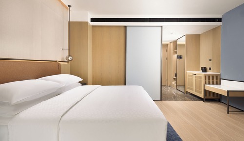 Standard Room, 1 King Bed, City View