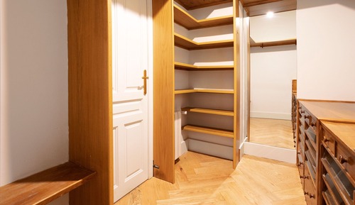 House (Multiple Bedrooms)