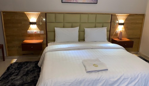 Deluxe Suite, City View