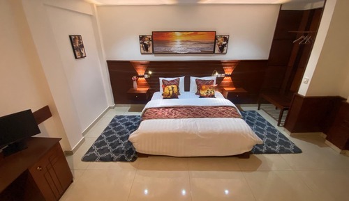 Executive Suite, City View