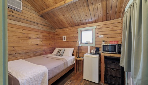 Comfort Cabin, 1 Queen Bed, Mountain View