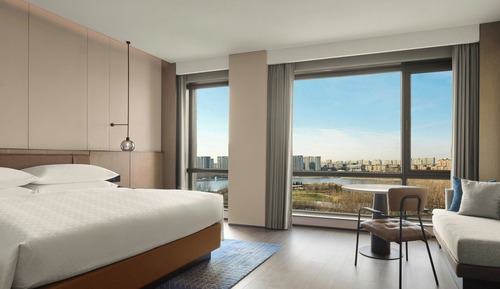Superior Room, 1 King Bed
