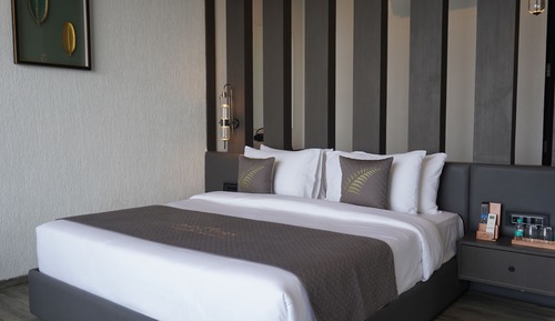 Fern Classic Premium Room, 1 King Bed