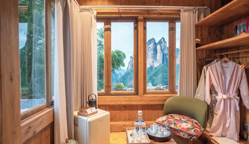 Panoramic Room, Hill View