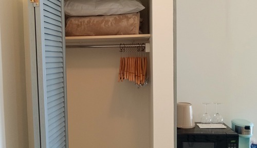 Standard Room, 1 Queen Bed, Private Bathroom, Lake View