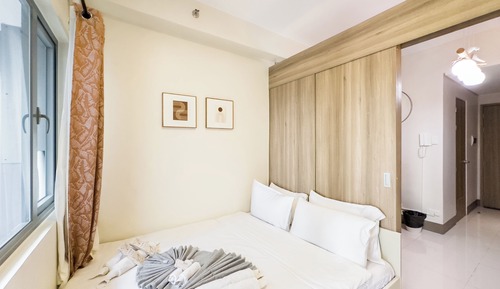 Standard Apartment, 1 Queen Bed, Balcony