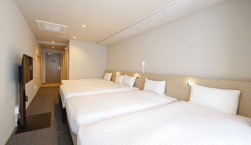 Universal Room for 4-5 with Private Shower room, Non Smoking (1 Double + 3 Singles)