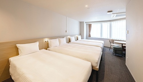 Private Room for 4-5 with Private Shower room, Non Smoking (1 Double + 3 Singles)