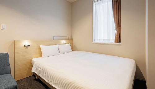 Private Group Room for 1-3 with Shared Shower room, Non Smoking (Queen Bed + Sofa)