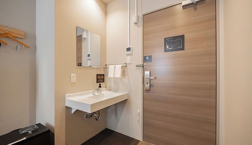 Private Group Room for 1-3 with Shared Shower room, Non Smoking (Double Bed + Sofa)