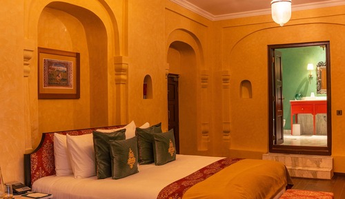 Junior Suite, Market and Garden View