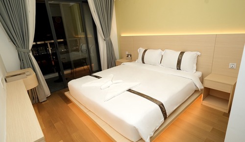 Deluxe King Balcony River View