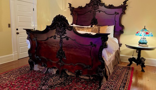Exclusive Suite, 1 King Bed, Courtyard Area