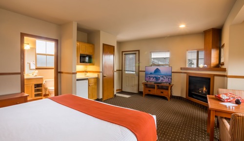Classic Studio, 1 King Bed (2nd Floor, Not Pet Friendly)
