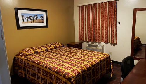 Standard Room, 1 Queen Bed