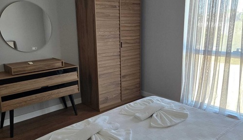 Deluxe Condo, Balcony, Mountain View