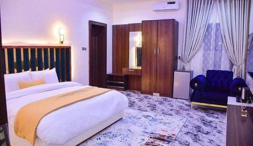 Junior Room, City View