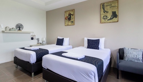 Superior Twin Room, City View (Elevator Available)