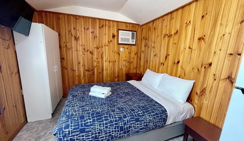 Basic Cabin, Garden View