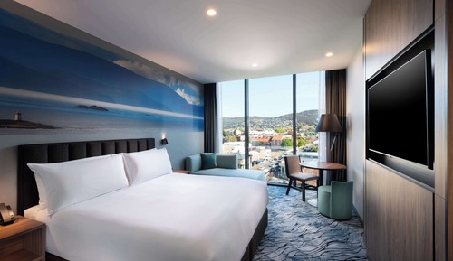 Deluxe Room, 1 King Bed, Bay View