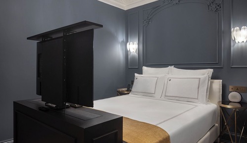 Signature Suite, Partial Sea View