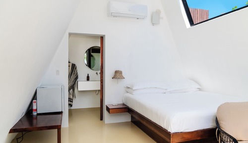 Luxury Studio Suite, 1 King Bed, Sea View, Beachfront