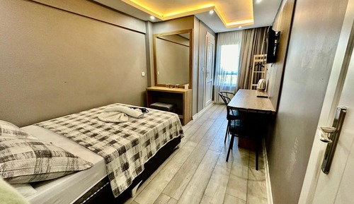 Studio Suite, City View