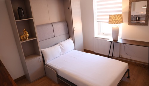 Deluxe Studio