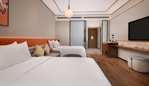 Deluxe Room, 2 Twin Beds, Lake View