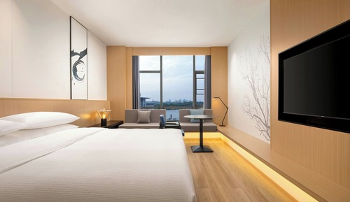 Premier Room, 1 King Bed, City View