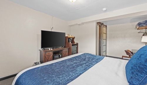 Deluxe Room, Non Smoking, Private Bathroom