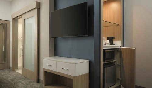 Suite, 1 King Bed, Non Smoking (Hearing Accessible)