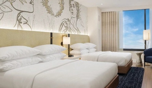 Luxury Room 2 Queens