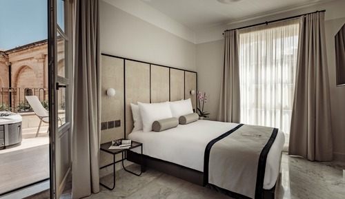 Superior Suite, Patio, City View